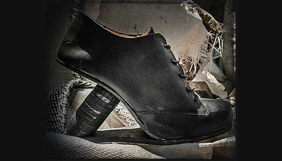 loading... DP - Color Black